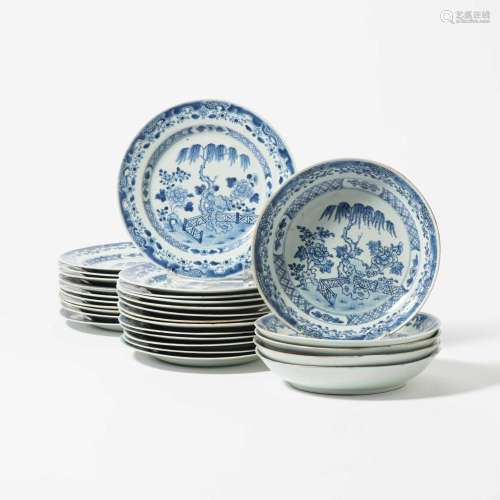 A SET OF TWENTY-FOUR CHINESE BLUE AND WHITE PLATES AND FIVE ...