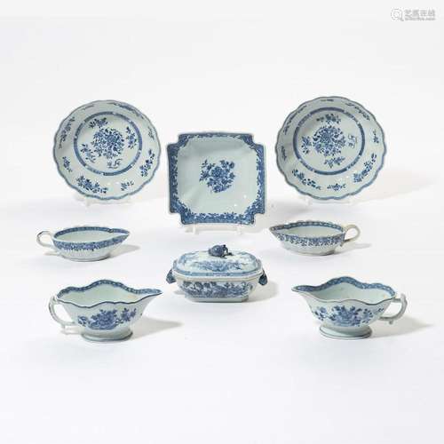 A COLLECTION OF CHINESE BLUE AND WHITE PORCELAIN QIANLONG PE...