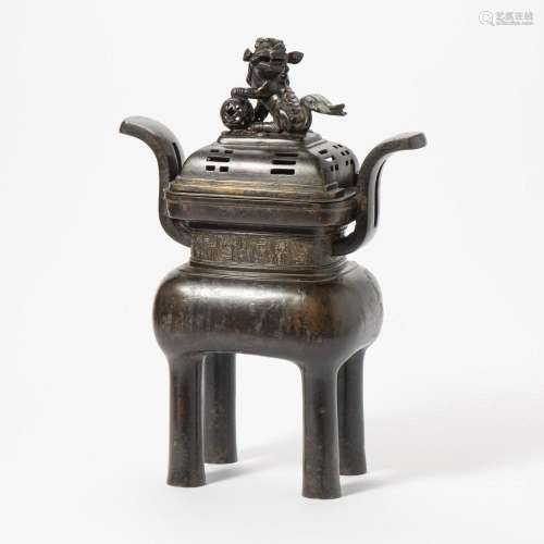 A LARGE CHINESE BRONZE CENSER AND COVER MING DYNASTY (1368-1...