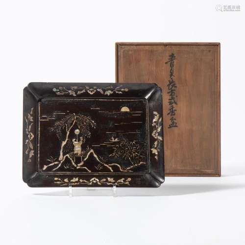 A CHINESE BLACK LACQUER TRAY LATE MING DYNASTY (1368-1644)