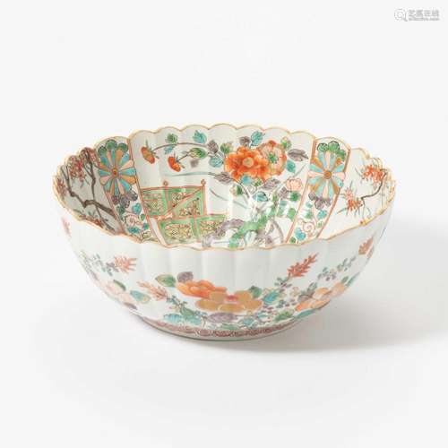 A JAPANESE IMARI CHRYSANTHEMUM-SHAPED BOWL EARLY 18TH CENTUR...