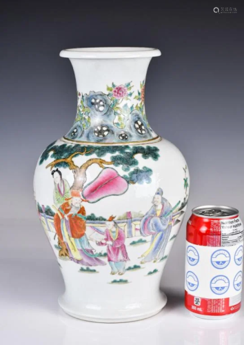 A Famille Rose Porcelain Vase 19thC