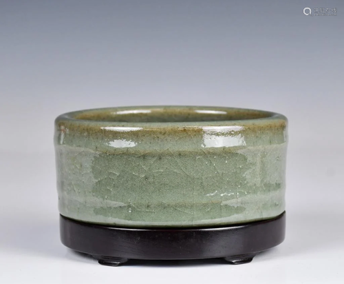 A Celadon Glaze Censer with Stand