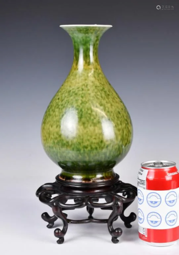 A Green-Glazed Yuhuchun Vase w/ Stand Yongzheng Mk