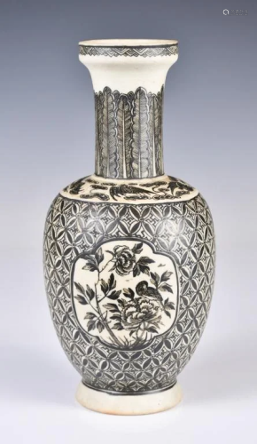 A Grisaille-Enamelled Vase Kangxi Mark