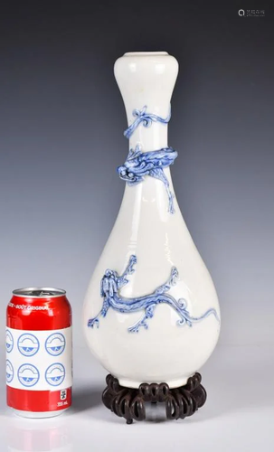 A White-Glazed Garlic-Mouth Vase w/ Stand