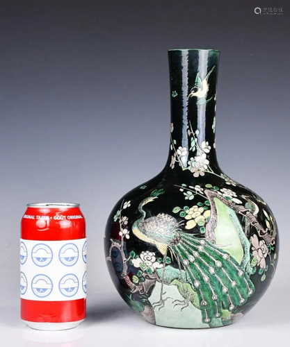 A Black-Grounded Tianqiuping Vase Chenghua Mark