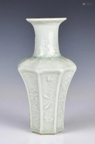 A Celadon Glazed Carved Flowers Vase Yongle Mark