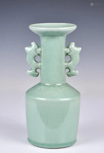 A Longquan Celadon Mallet Vase
