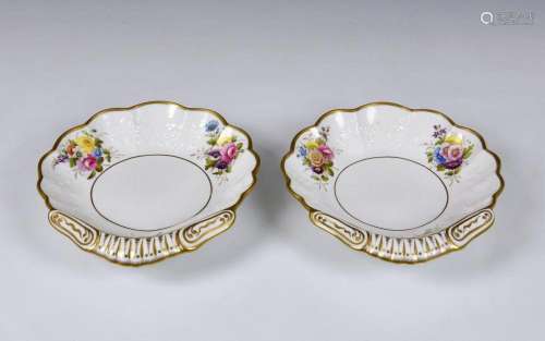 A pair of Spode shell shaped dessert dishes 1820s-30s, the s...