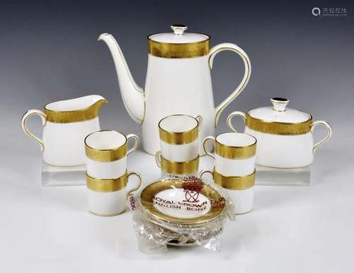 A Royal Crown Derby 'St George' pattern coffee servi...