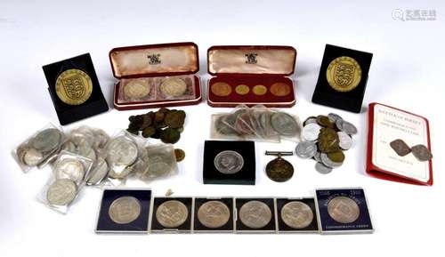 Numismatics interest - A large collection of various Worldwi...