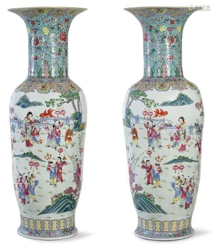 Pair of large Chinese porcelain vases. pps. S. XX.