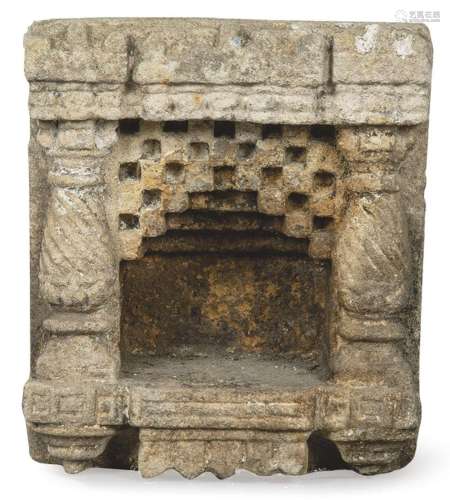 Architectural fragment in carved limestone, India S. XVII