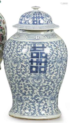 Chinese blue and white porcelain jar Qing Dynasty S. XIX