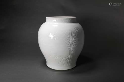 White-Glazed Incised Kylin Jar