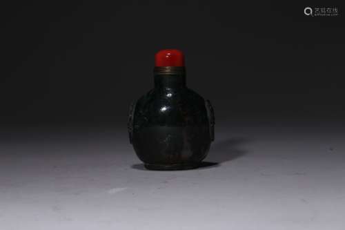 Carved Agate Beast-Eared Snuff Bottle