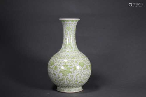 Green-Glazed Interlocking Lotus Vase