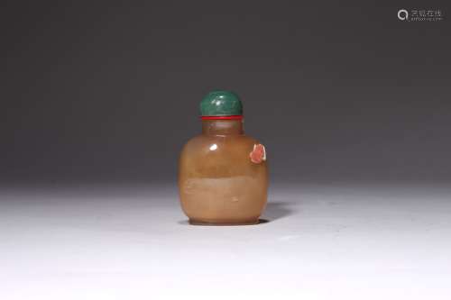 Carved Agate Snuff Bottle