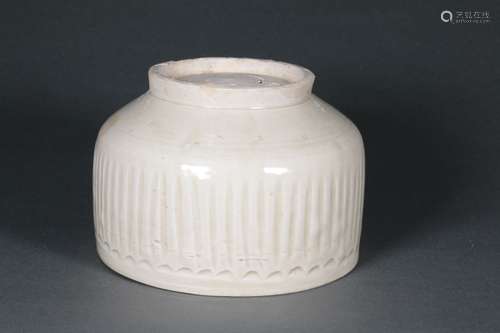 Ding Ware White-Glazed Jar with Cover