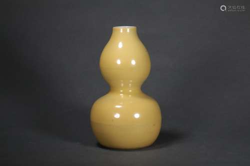 Yellow Glaze Double-Gourd-Shaped Vase