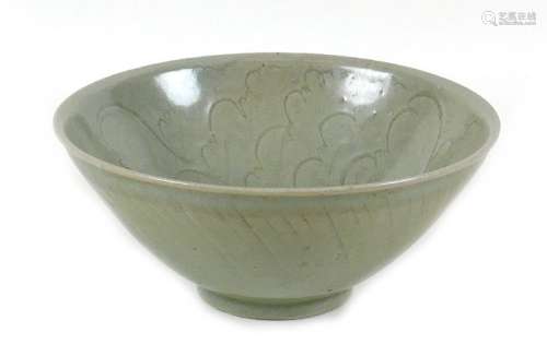 A Chinese porcelain bowl, late 20th century, incised decorat...