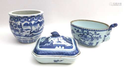 A group of three Chinese porcelain dishes