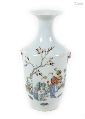 A Chinese Republic porcelain vase, of shouldered baluster fo...