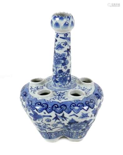 A Chinese porcelain quintel vase, mid 20th century, with gar...