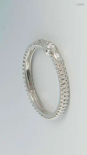 162 MAUBOUSSIN : Bague en or gris perlé et diamant brillanté...