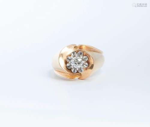 320 Bague tourbillon en or jaune et platine sertie d'un diam...