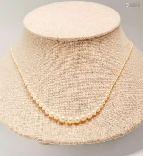 376 Collier de perles de cultures, petit fermoir barillet or...