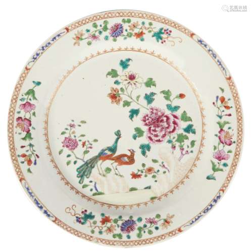 58 Chine : grand plat en porcelaine à décor polychrome dit «...