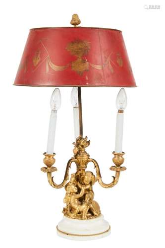 161 Lampe dite bouillote en bronze ciselé et doré à décor d'...