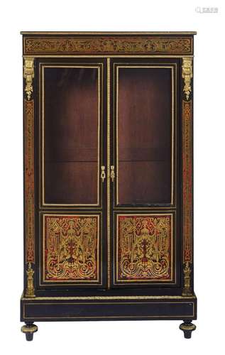 461 Meuble vitrine en bois noirci, marqueterie dite Boulle e...