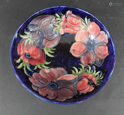 LARGE MOORCROFT BOWL - 1933 a large bowl in the Anemone desi...