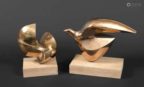 BRONZE ABSTRACT SCULPTURE OF A BIRD a polished bronze abstra...