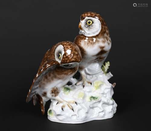 LARGE MEISSEN GROUP OF OWLS 20thc, naturalistically modelled...