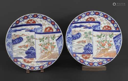 LARGE PAIR OF JAPANESE IMARI CHARGERS late 19thc, each paint...