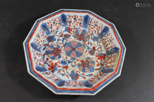 18THC CHINESE IMARI DISH a decagonal shaped dish with fluted...