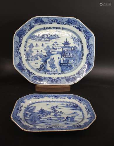 18THC CHINESE EXPORT BLUE & WHITE PLATTER a large blue a...