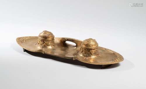 Charles LOUCHET (1854-1936)Encrier en bronze ciselé doré à d...