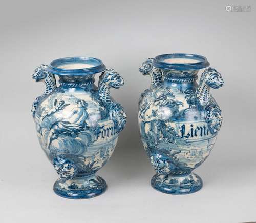 SAVONE.Paire de fontaines d'apothicairerie en forme de vases...