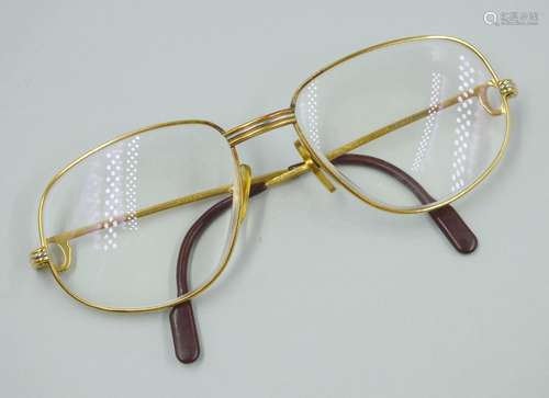 CARTIER. Paire de lunettes en plaqué or.Le pont formé de tro...