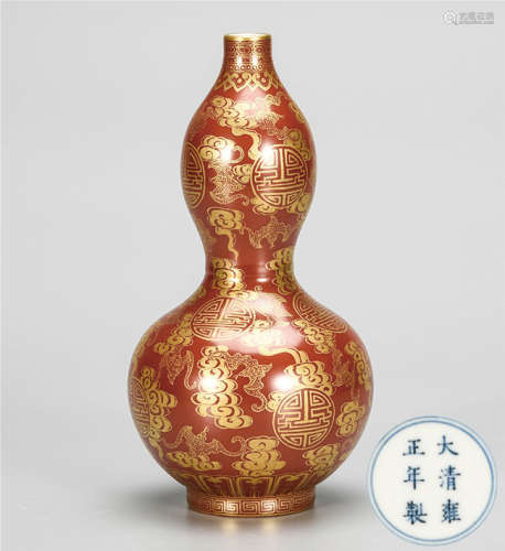 珊瑚红描金福寿葫芦瓶