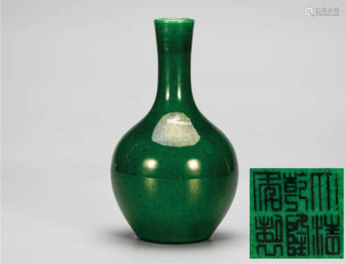 绿釉胆瓶