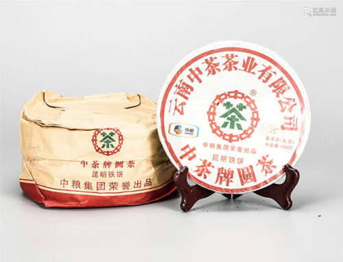 2011年 中茶绿印昆明茶厂铁饼普洱生茶
