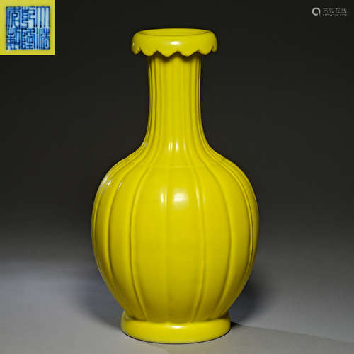 Qing Dynasty of China,Lemon Yellow Glaze Appreciation Bottle