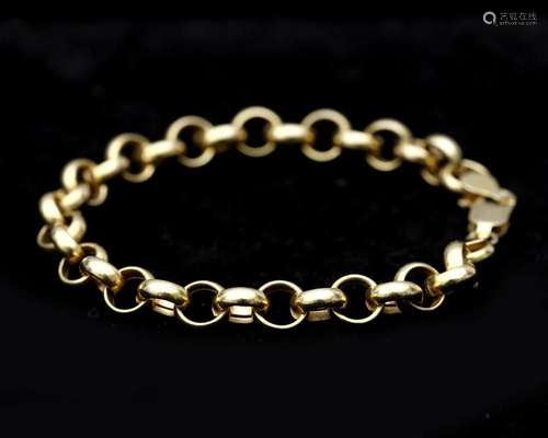 A 14 karat gold Jasseron linked bracelet