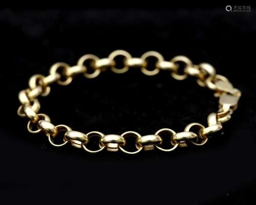 A 14 karat gold Jasseron linked bracelet